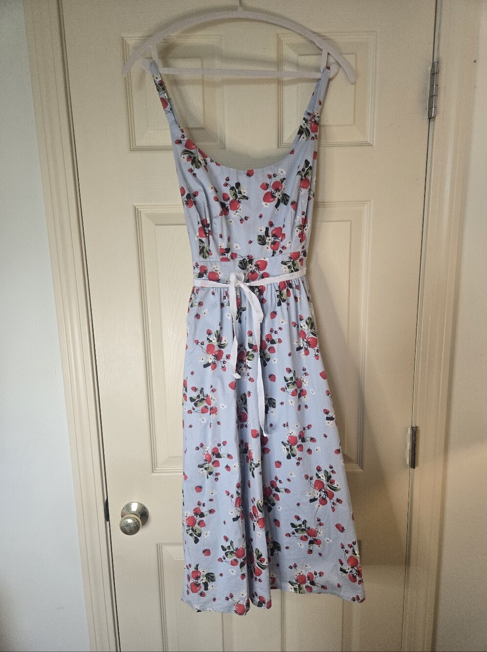 Torrid Size 1 Retro Chic Strawberry Dress